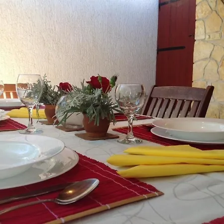In Okrug Gornji Mit Grosser Terrasse Holiday home
