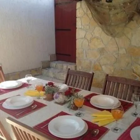 In Okrug Gornji Mit Grosser Terrasse * Trogir
