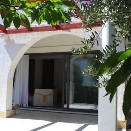 In Okrug Gornji Mit Grosser Terrasse Holiday home